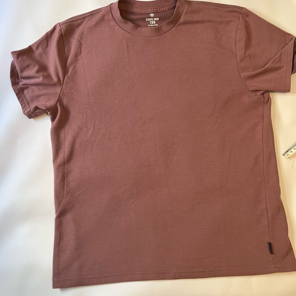 Hollister Men's Short Sleeve Tee in Mauve - Picture 1 of 4